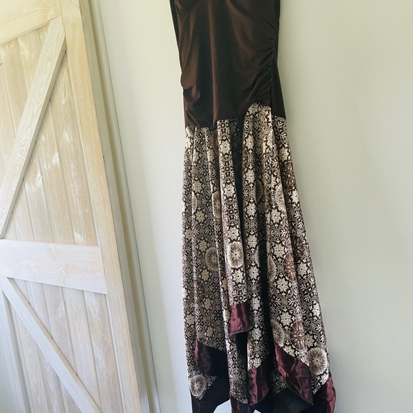 Flowy, Flowery, and Satiny Dress - Picture 3 of 9